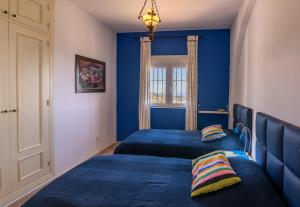 A bed or beds in a room at House of the Rising Sun