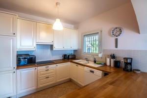 A kitchen or kitchenette at House of the Rising Sun