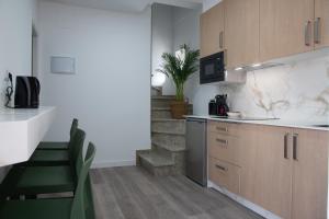 a kitchen with wooden cabinets and a counter top at Vivienda Fermina Padron-Camino de Santiago in Padrón