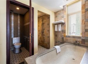 Koupelna v ubytování ARISON Hotel