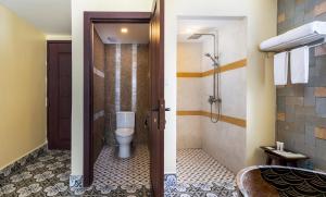 Koupelna v ubytování ARISON Hotel