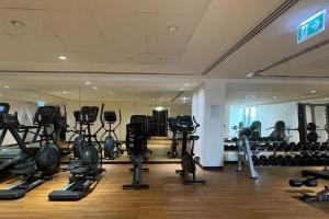 Foto dalla galleria di Elite LUX Holiday Homes - Modern 1BR Resort Amenities in Production City Dubai a Dubai