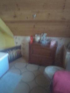 a small room with a wooden ceiling and a table at Happy days in Spézet