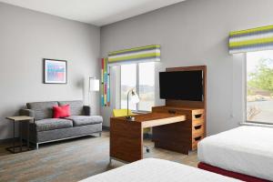 TV a/nebo společenská místnost v ubytování Hampton Inn & Suites Ridgecrest