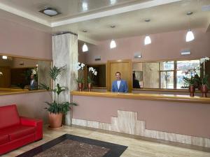 a man standing at a bar in a waiting room at Apartamentos MS Puerto Marina, antes MS Pepita in Benalmádena +37 photos