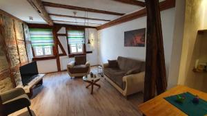 a living room with a couch and a table at Kellerei5 Ferienwohnung 1 in Ochsenfurt
