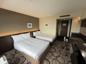 Un pat sau paturi într-o cameră la ANA Crowne Plaza Hotel Kushiro by IHG