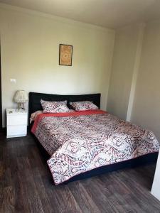 a bedroom with a bed with a red and white blanket at Urban Cairo Maadi-Near the Nile in Cairo +10 photos