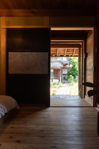 Letto o letti in una camera di 篠山城下町ゲストハウス quolo