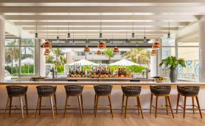 The Singer Oceanfront Resort, Curio Collection by Hilton的酒水