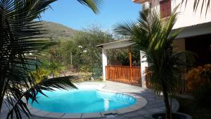 a swimming pool in a yard next to a house at Villa Delice, entiere, exquisite avec piscine privée in Rivière Noire