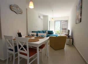 Ruang duduk di Gorgeous Morinj Resort