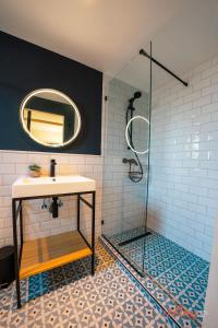 Et badeværelse på The Florian Boutique Guesthouse by Zzzing + 31 billeder