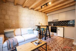 Køkken eller tekøkken på The Florian Boutique Guesthouse by Zzzing