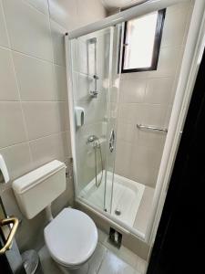Ένα μπάνιο στο Hotel Tasino Cesmice - Free private parking