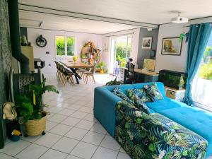 Et opholdsområde på Maison avec piscine 14 personnes