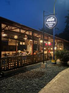Certifikát, hodnocení, plakát nebo jiný dokument vystavený v ubytování Villa Skanderbeg Guest House Talaudyong Beach
