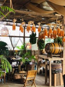 Restaurace v ubytování Nhiên Farm Homestay