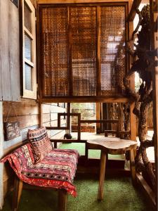 Posezení v ubytování Nhiên Farm Homestay