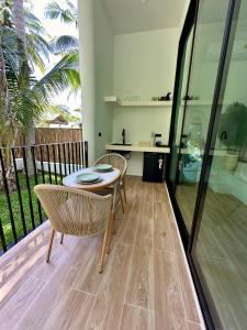 a dining room with a table and chairs on a balcony at Villa with private Sauna and Ice Bath in Salad Beach