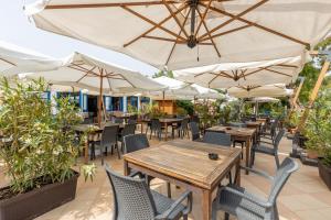 Um restaurante ou outro lugar para comer em Villaggio Miramare