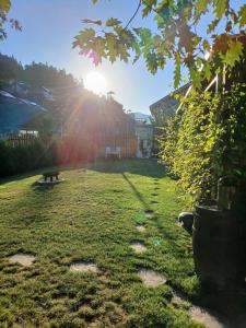 Κήπος έξω από το Familienfreundliches-luxus-Bahnwärterhaus