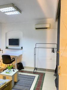 TV a/nebo společenská místnost v ubytování Cozy master room