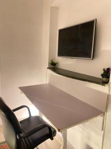 TV a/nebo společenská místnost v ubytování Cozy master room