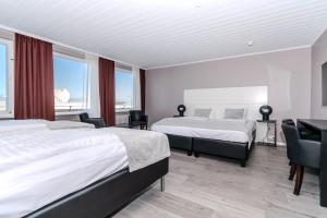 Ένα ή περισσότερα κρεβάτια σε δωμάτιο στο Midtown Hotel