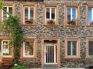 a brick building with windows and flowers on it at Augusta Trarbach in Traben-Trarbach