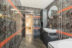 Ένα μπάνιο στο Apartment Richard +14 φωτογραφίες