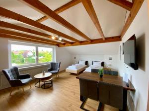 a large living room with a bed and a tv at Gemminger Gasthaus in Gemmingen