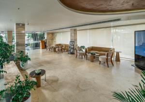 TV a/nebo společenská místnost v ubytování Oshin Hotel