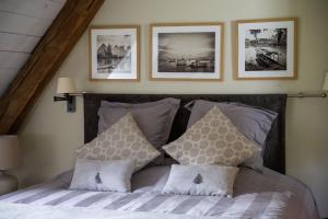 Voodi või voodid majutusasutuse Riverside Cottage Dinant toas