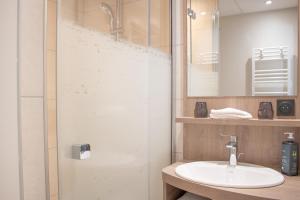 Koupelna v ubytování Brit Hotel Blois - Le Préma