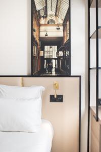 Postel nebo postele na pokoji v ubytování Brit Hotel Blois - Le Préma