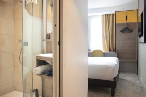 Koupelna v ubytování Brit Hotel Blois - Le Préma