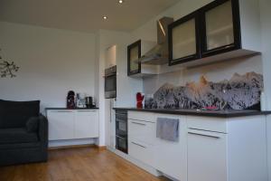 A kitchen or kitchenette at Appartement Wieshof