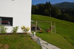 A garden outside Appartement Wieshof
