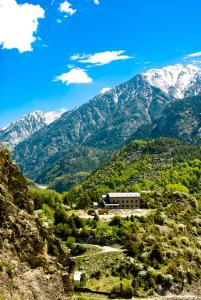 a building on the side of a mountain at Hostal Parque Natural in Benasque