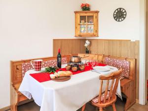 Nápoje v ubytování Apartment Rosablanche E36 by Interhome