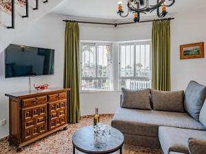 TV a/nebo společenská místnost v ubytování Holiday Home Casa Pia by Interhome