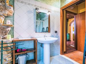 A bathroom at Villa Luana by Interhome