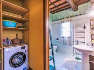 A bathroom at Villa Luana by Interhome