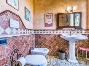 A bathroom at Villa Luana by Interhome