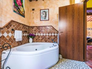 A bathroom at Villa Luana by Interhome