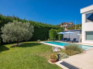 Πισίνα στο ή κοντά στο Villa Vista by Interhome