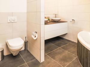 Ένα μπάνιο στο Apartment Rosablanche D 203A by Interhome