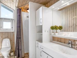 Koupelna v ubytování Holiday Home Anne - 100m from the sea by Interhome