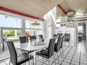 Posezení v ubytování Holiday Home Anne - 100m from the sea by Interhome